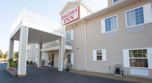 Кровать в общем номере HomeTown Inn-Ringgold