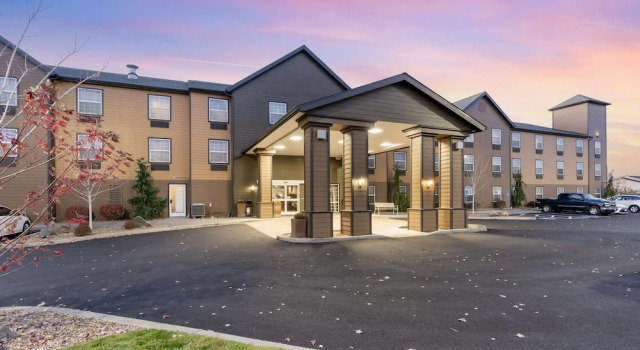 Holiday Inn Express And Suites Bend, Book Hotel Bend Bachelor