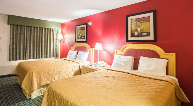 Четырёхместный номер Standard Rodeway Inn Hazlehurst