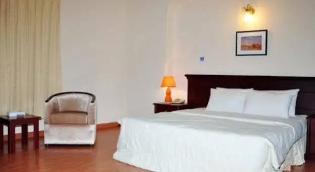 Middle East Hotel, Забронировать Отель Манама Столичная мухафаза, рядом с Tala Plaza Bahrain