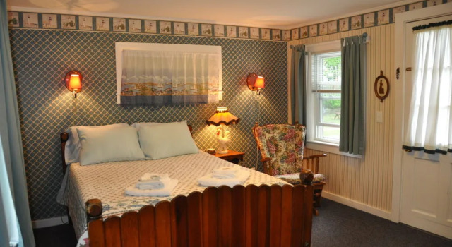 Blue Anchor Guesthouse, Забронировать Отель Плимут Массачусетс, рядом с Центр сценического искусства Spire