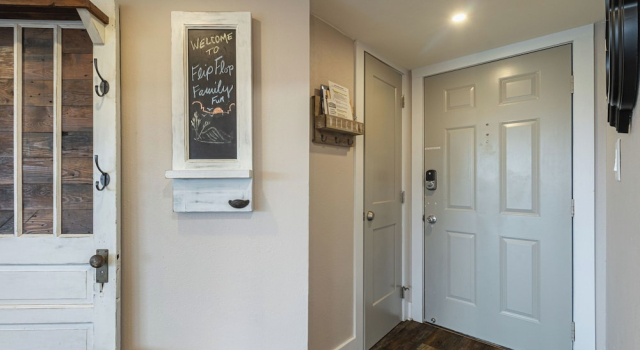 Апартаменты Steps to the Beach, Pool + Hot Tub Renovated Retreat Sea Haven by Avantstay