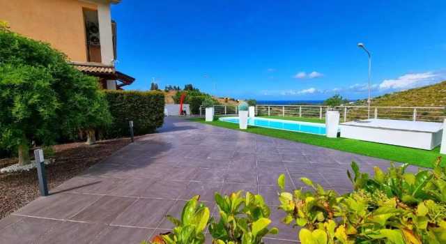 Коттедж Alloggio affascinante con piscina vista mare