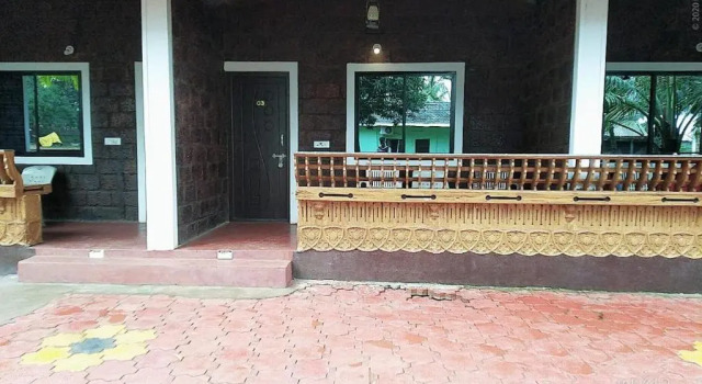 Кровать в общем номере Coconut Tree Resort