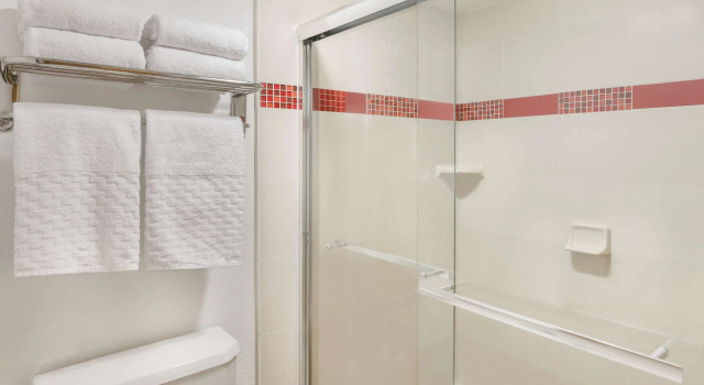 Люкс Двухкомнатный Best Western Plus Raffles Inn & Suites