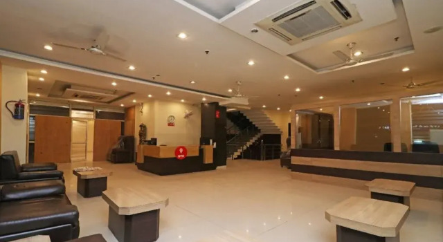 OYO 11629 Hotel Sunshine Inn, Забронировать Отель Отели Газиабад с парковкой, Парковка