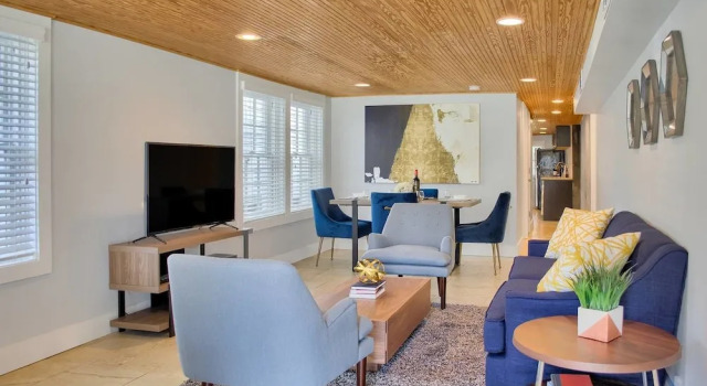 Spacious 3br/2ba in Uptown Nola w/ Yard by Domio, Забронировать Отель Отели Нового Орлеана с парковкой, рядом с Ochsner Baptist, Парковка