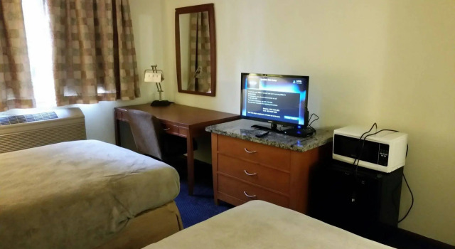 Riverwalk Inn & Suites, Buchen Sie Hotel Fort Atkinson Wisconsin