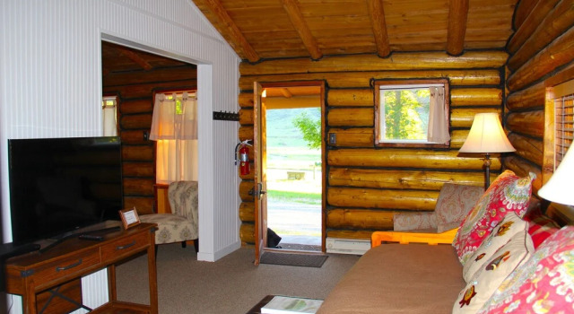 Yellowstone Hot Spring Cabins, Buchen Sie Hotel Hotels in Montana mit Parkplatz, Parkplätze