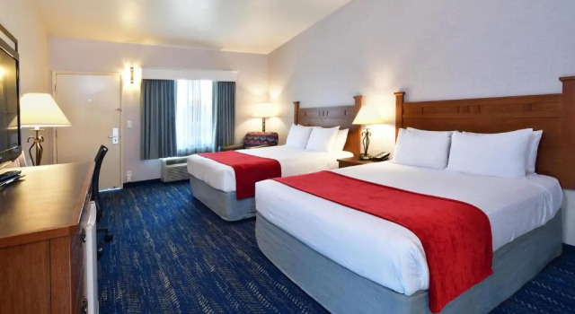 Четырёхместный номер Standard Lamplighter Inn & Suites at SDSU