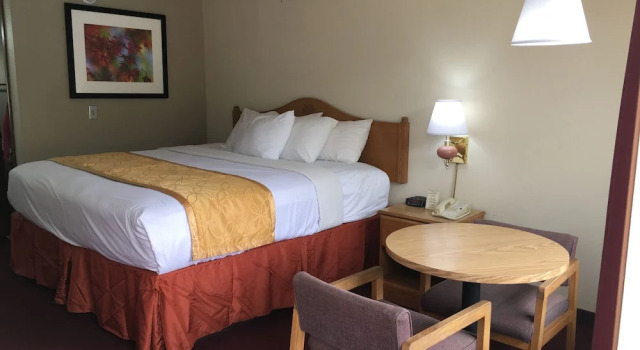 Номер Classic Spinning Wheel Inn