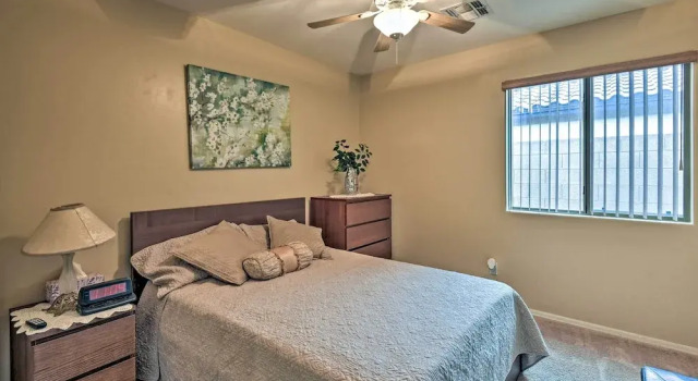 West Phoenix Home: Hike, Dine & Golf Nearby!, Забронировать Дом для отпуска  