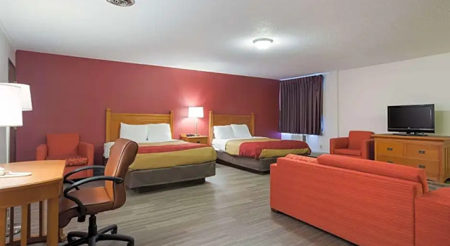 Четырёхместный люкс Econo Lodge Inn & Suites Escanaba North