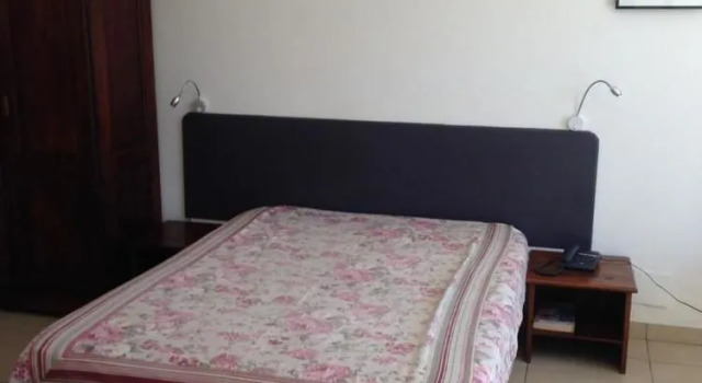 Hotel La Marianne, Rezervați Hotel Hoteluri în Saint-Denis cu mic dejun, aproape de Saint-Denis Cathedral, Mic dejun