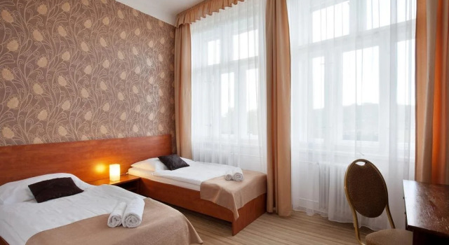 Ermiglamping, Rezervovat Kemp Jince Central Bohemia