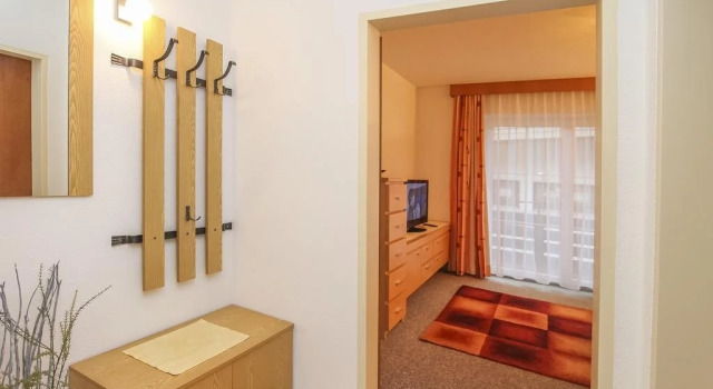Haus Tyrolia, Prenota Hotel Hotel a Tirolo con parcheggio, Parcheggio