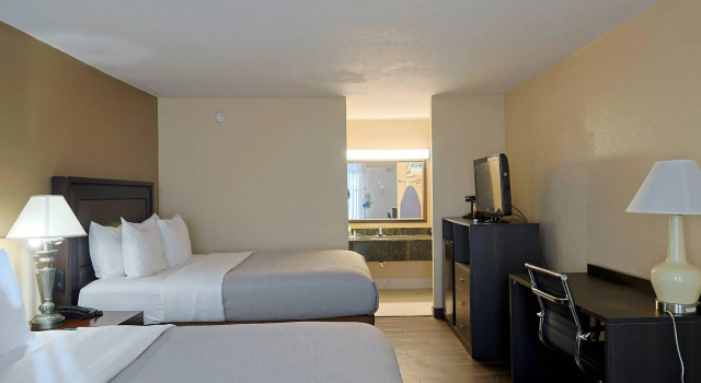 Четырёхместный номер Standard Quality Inn Kennedy Space Center