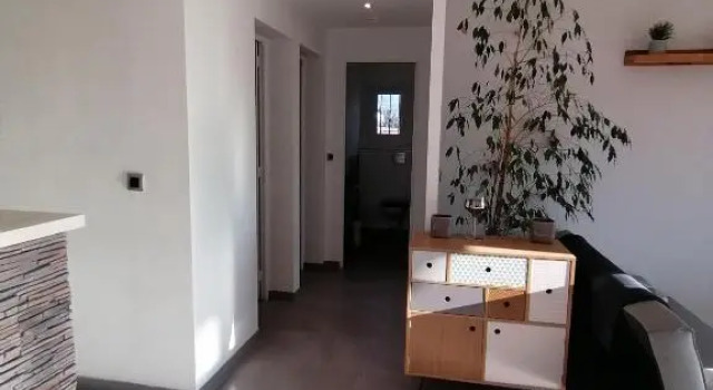 Bel appartement 76 m² dans maison avec vue mer, Rezerwuj Apartament Hotele w Owernia z parkingiem, Parking