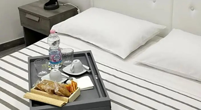 La luce di Ambra, Book Hotel Pagliara Sicilien