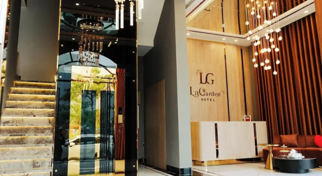 La Garden Hotel Van Don by Bayluxury, Rezervovat Hotel Hotely v Quang Ninh s parkováním, Parkování