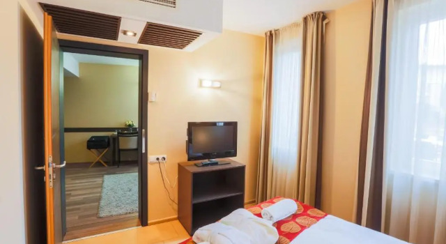 Люкс CE Plaza Hotel