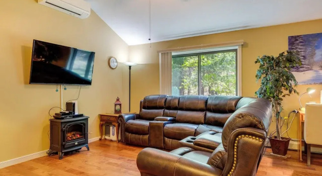 Апартаменты с 2 комнатами с балконом Bartlett Townhome w/ Balcony: 1 Mi to Ski Resort!