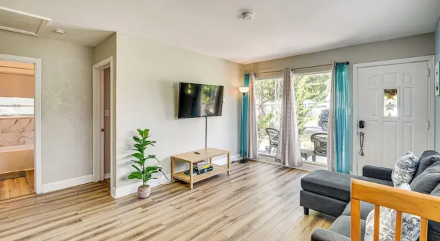4 Mi to Daytona Boardwalk & Beaches: Cute Cottage, Забронировать Дом для отпуска Виллы Холи-Хил, Вилла