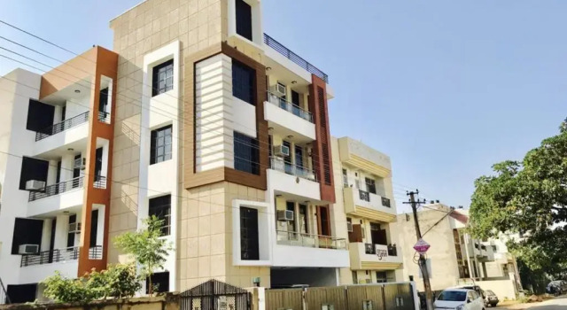 BluO 2BR Jaipur - Lift, Balcony, Parking, Terrace, Забронировать Отель Отели штата Раджастхана с парковкой, Парковка