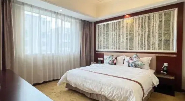 Трёхместный люкс Superior Longzhu Hotel