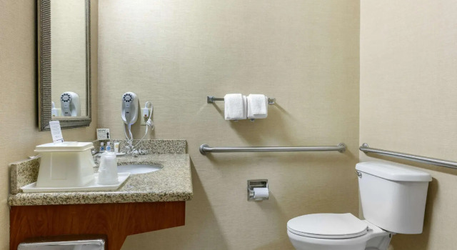 Четырёхместный номер Standard Comfort Inn Powell - Knoxville North
