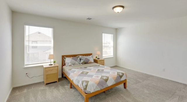 Коттедж с 4 комнатами Manor Vacation Rental w/ Yard: 17 Mi to Austin!