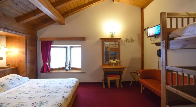Четырёхместный номер Standard Hotel Garnì Il Cirmolo