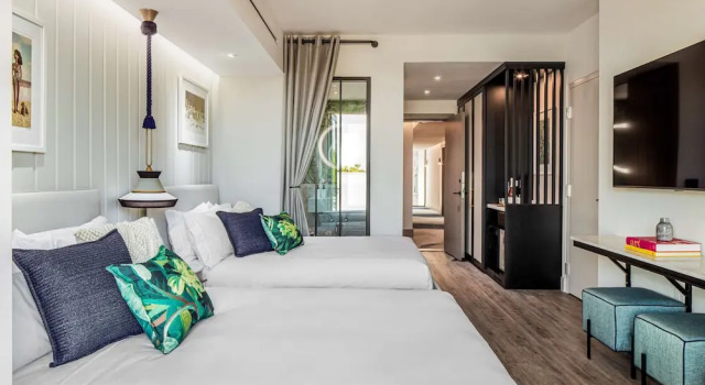 Четырёхместный номер Standard с балконом The Ray Hotel Delray Beach, Curio Collection By Hilton