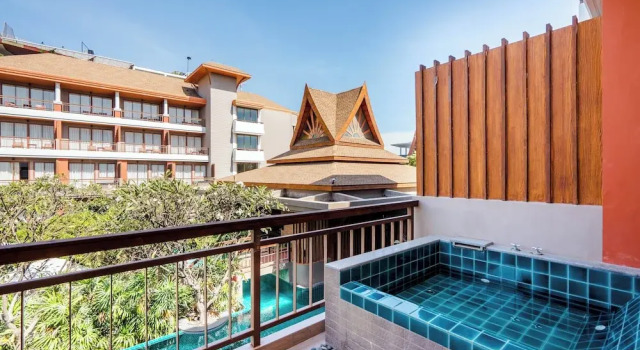 Двухместный номер Deluxe с балконом Ayrest Hua Hin Hotel