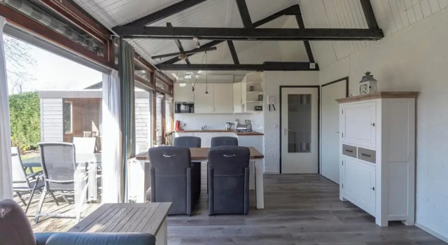 Bungalow Near Sint Maartenszee Beach, Забронировать Отель Синт-Мартенсзе Kop van Noord-Holland