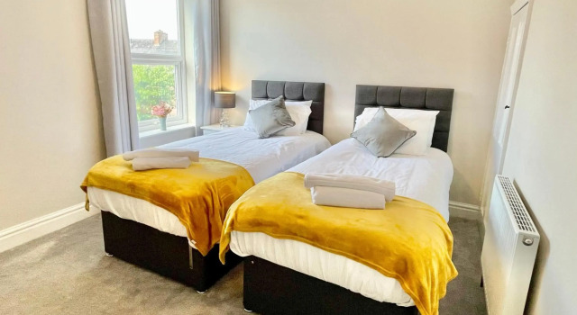 Balmoral, Rezervați Hotel York 