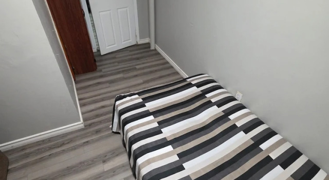 Коттедж Bright & Cozy 2-bedroom Main Floor Suite