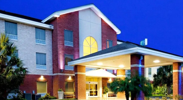 Четырёхместный люкс Holiday Inn Express Hotel and Suites Weslaco by IHG