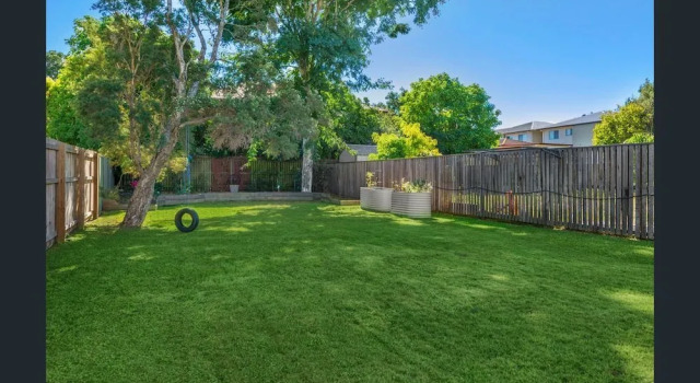 Clayfield Home near BNE Airport & CBD, Забронировать Отель Отели Клейфилд с парковкой, Парковка