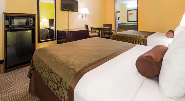Четырёхместный номер Standard Days Inn by Wyndham Round Rock