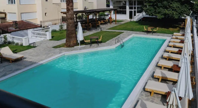 Люкс Standard с балконом и с видом на бассейн Blue Bay Hotel