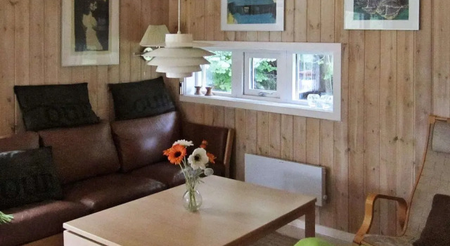 Quaint Holiday Home in Aakirkeby near Stream, Rezerwuj Hotel Hotele w Hovedstaden region z parkingiem, Parking