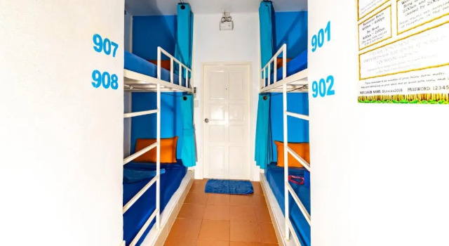 Кровать в общем номере Shiralea Resort