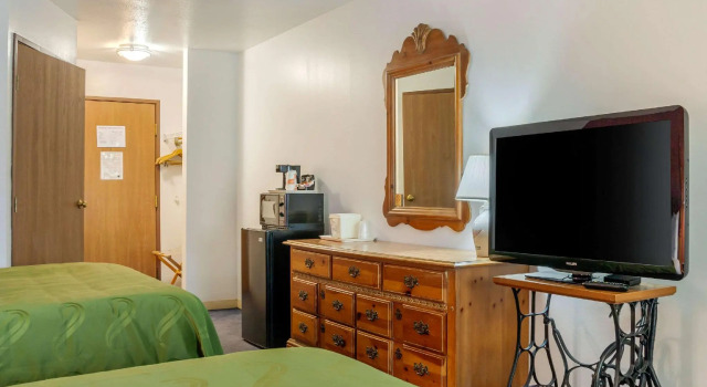Четырёхместный номер Standard Quality Inn & Suites Prairie Du Chien
