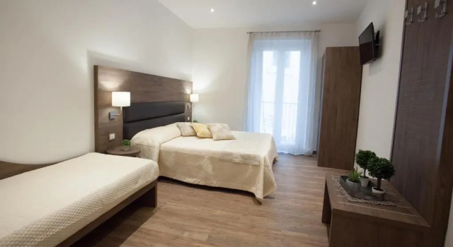 Полулюкс с балконом Magnifica Luxury Suites
