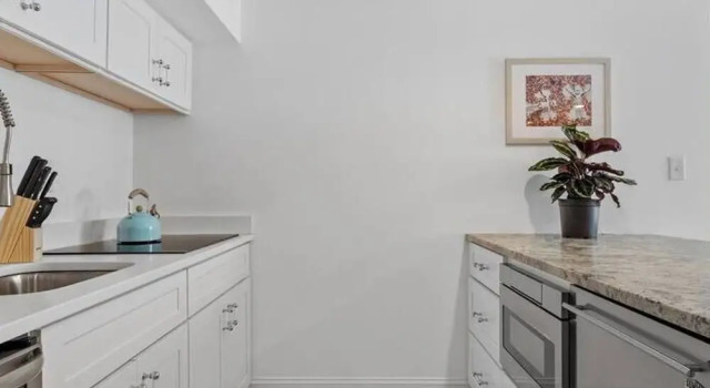 Stone s Throw From Capitol Hill Free Parking, Забронировать Отель Northeast Вашингтон, рядом с Стэдиум-Армэри