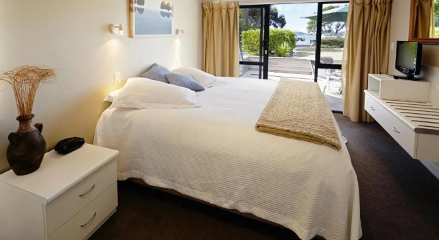 Апартаменты Цокольный этаж с 2 комнатами с видом на море Pioneer Waterfront Apartments