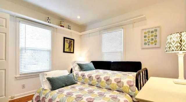 2BR Newly Remodeled Stylish Rosedale House by RedAwning, Rezervovat Hotel Austin Greater Austin