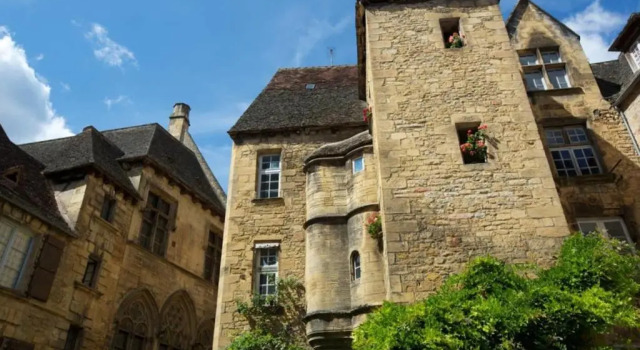 Detached house 2 minutes from the centre of Sarlat la Caneda, Prenota Hotel Hotel a Aquitania con parcheggio, Parcheggio