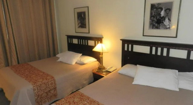 Четырёхместный номер Standard Rodeway Inn Airport